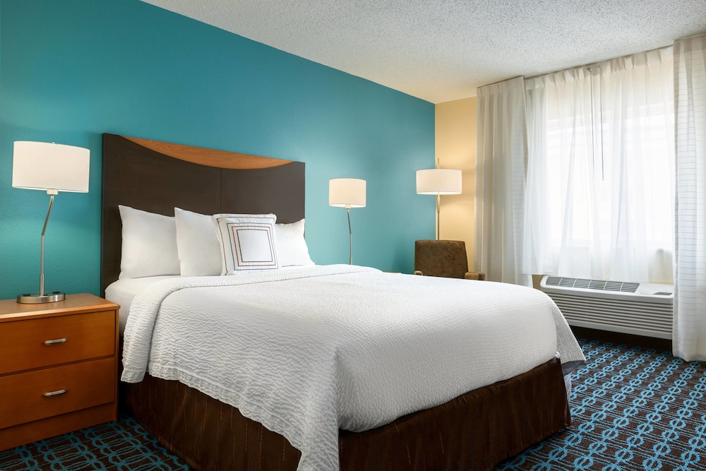 Room, 1 Queen Bed (Mobility/Hearing Accessible, Tub) photo 3