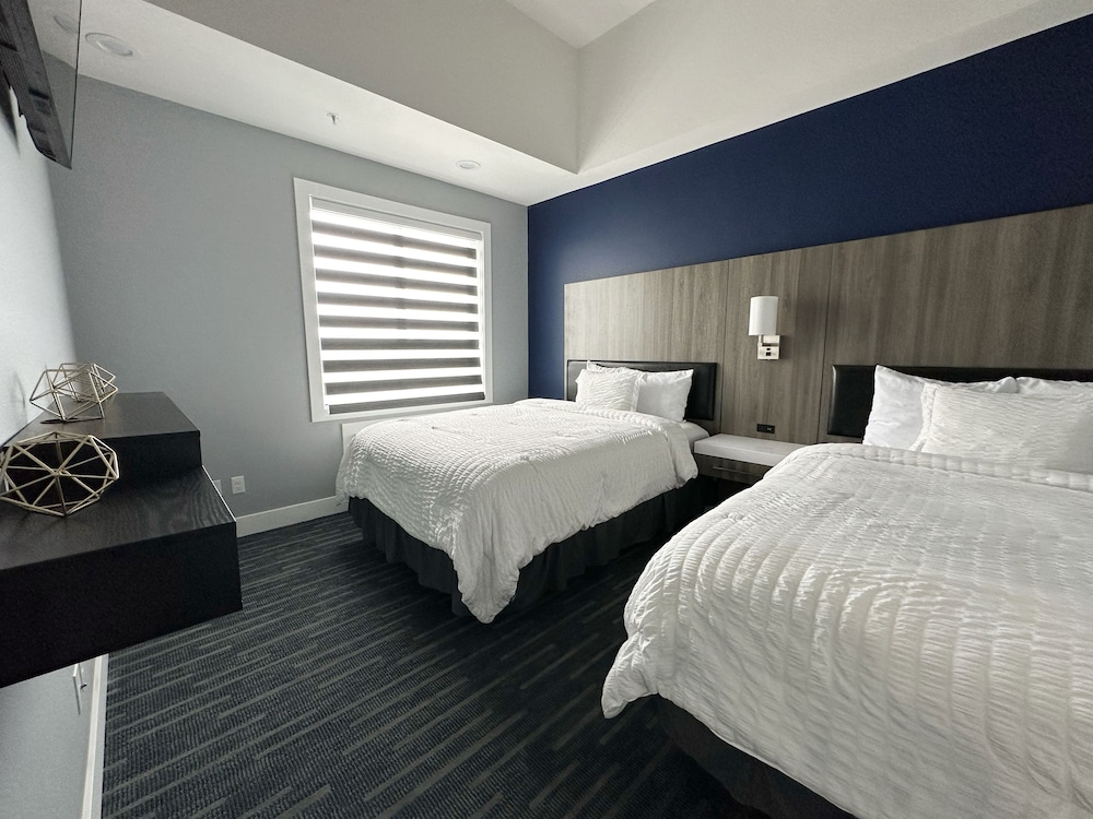 Family Suite with Jacuzzi photo 1