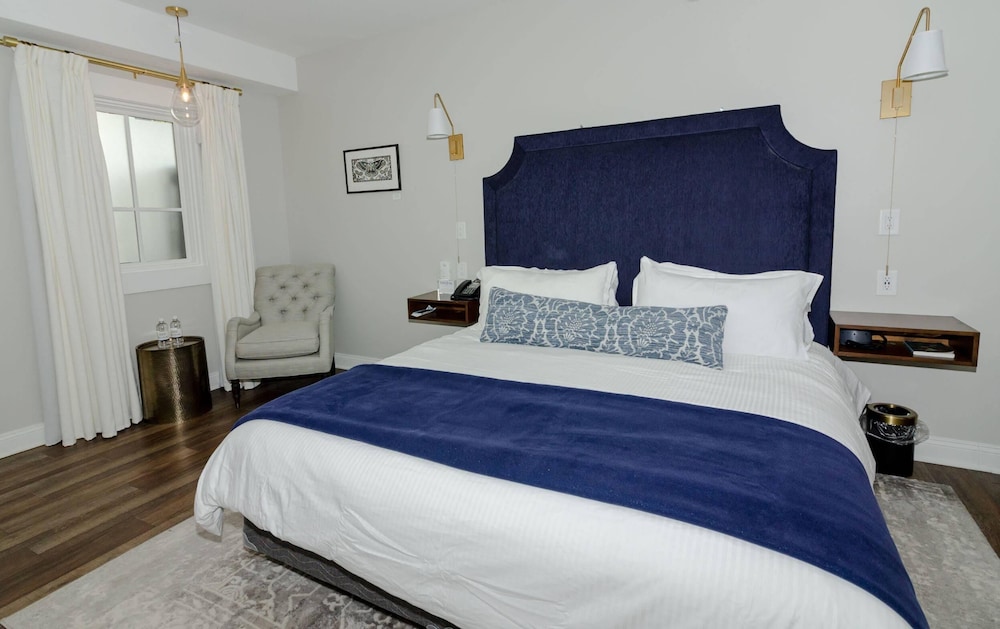 Room, 1 King Bed, Mobility Accessible, Non Smoking - Photo 1