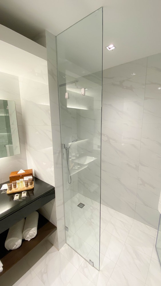 Executive Suite - Photo 4