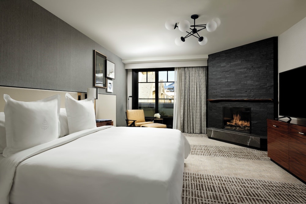 Premier Room, 1 King Bed - Photo 6