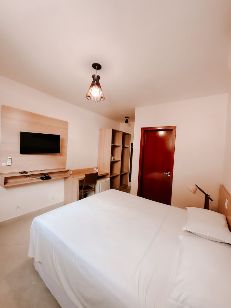 Business Room, Multiple Bedrooms, Accessible photo 2