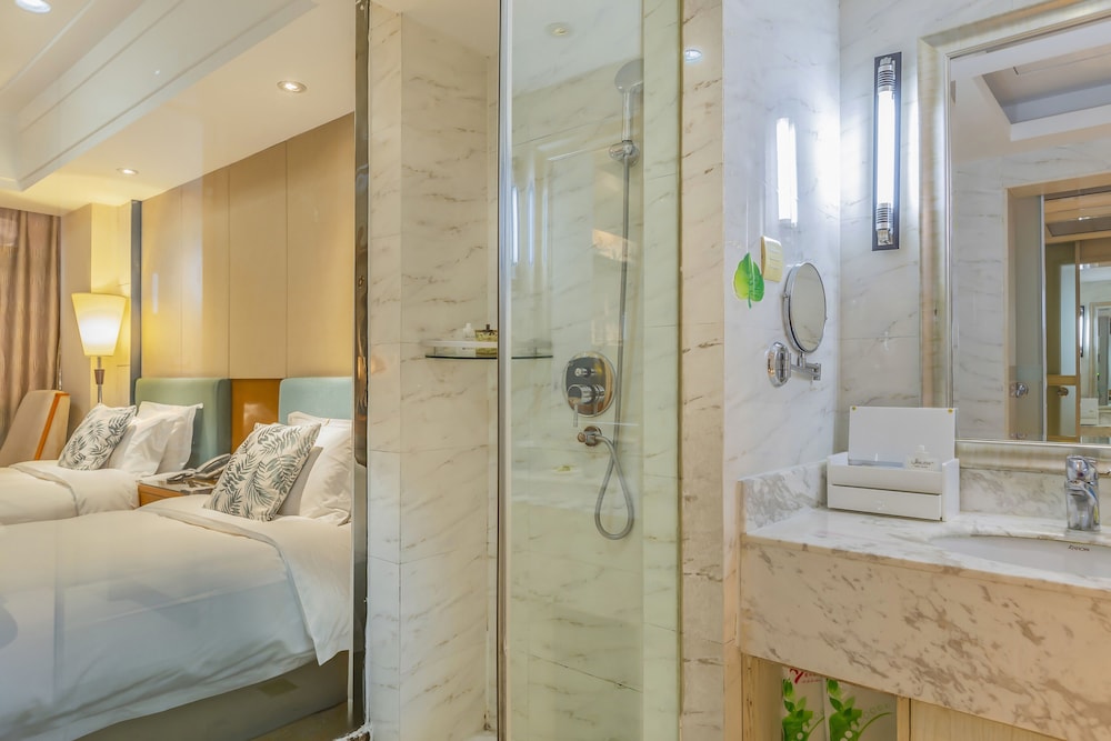 Basic Twin Room, Multiple Beds photo 3