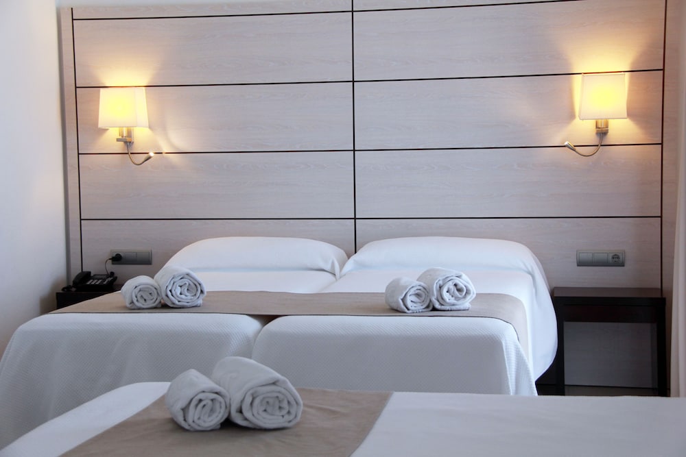 Triple Room, Balcony - Photo 4