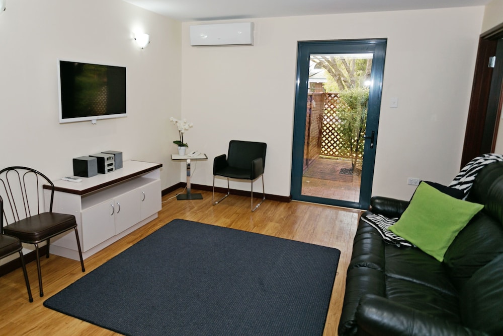 Three-Bedroom Apartment - Photo 25