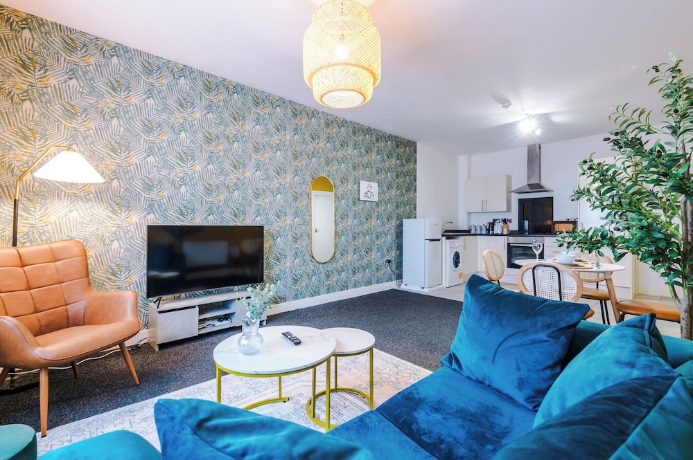 1 Bedroom APT / Prime Location / Free parking