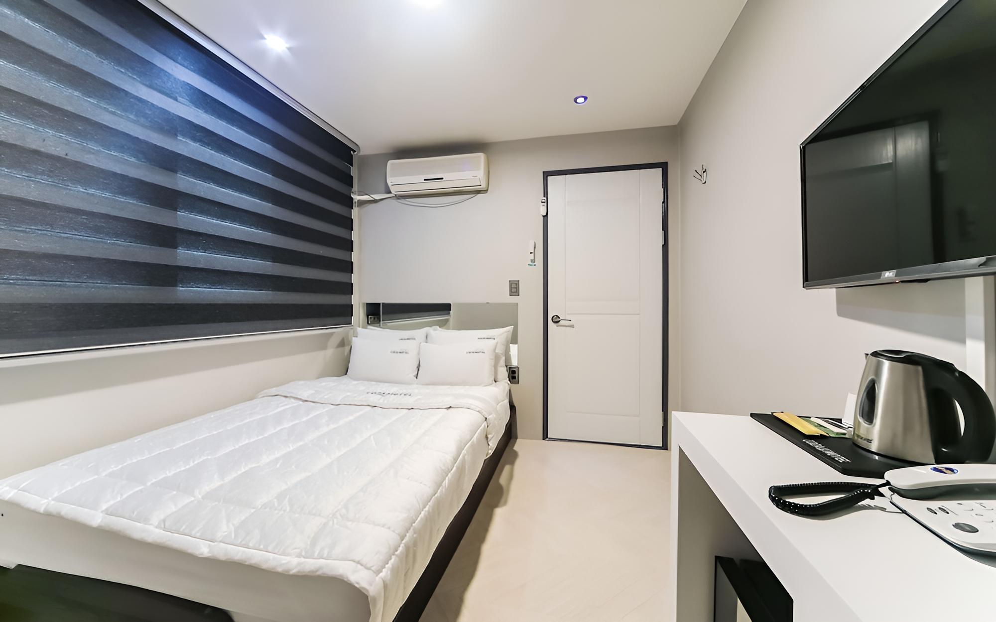 Room (Semi Room) - Photo 2