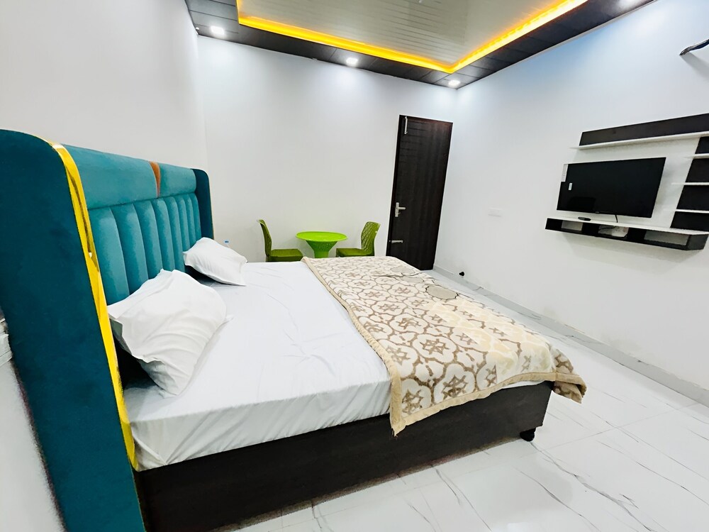 Single Room, City View
