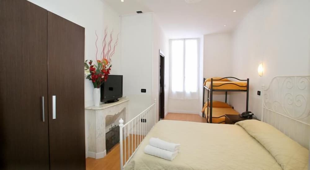Quadruple Room - Photo 12