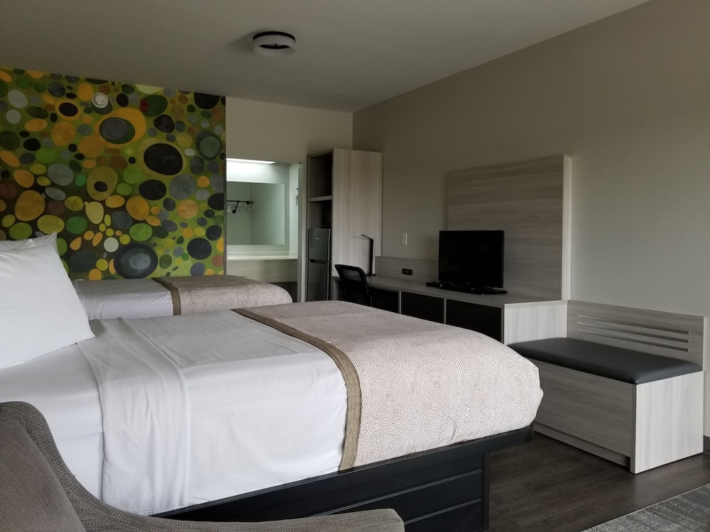 Standard Room, 2 Queen Beds, Non Smoking - Photo 2