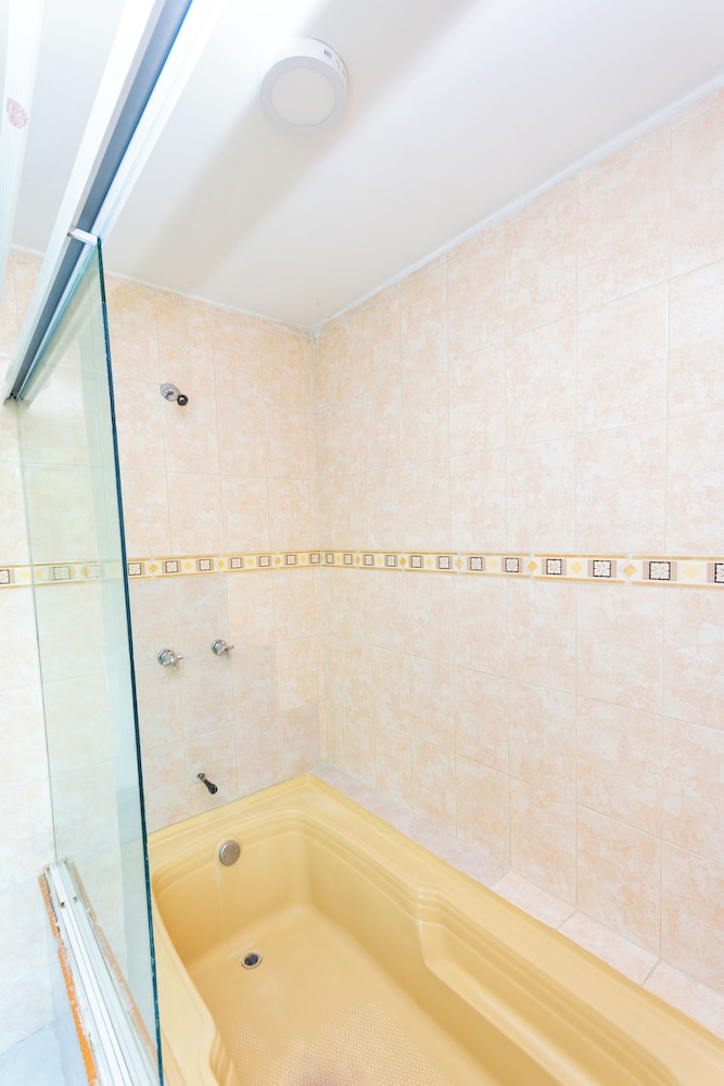 Standard Triple Room - Photo 4