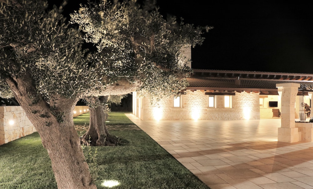 Luxury Villa, Multiple Beds, Garden View photo 3