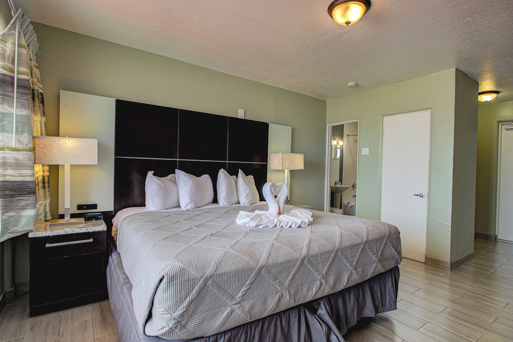 Standard Room, 1 King Bed - Photo 2