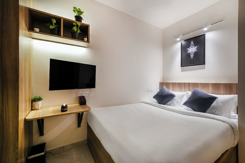 Standard Room, 1 Queen Bed - Photo 1