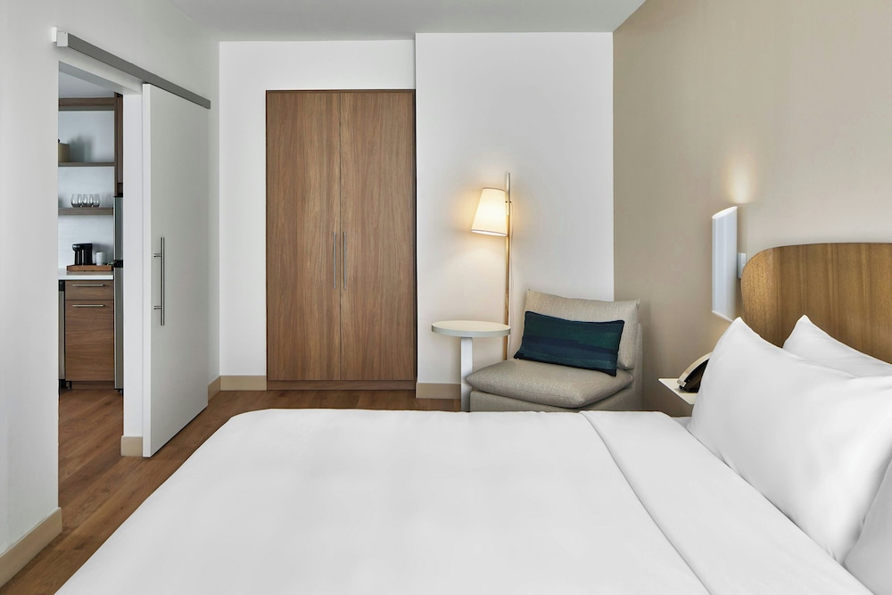 Suite, 1 Bedroom - Photo 5