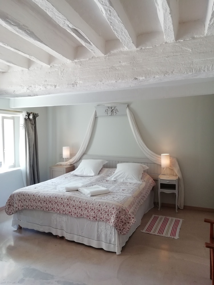 Classic Double Room, 1 King Bed photo 1