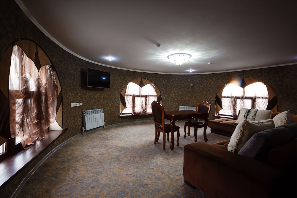 Premium Suite, 1 King Bed photo 3