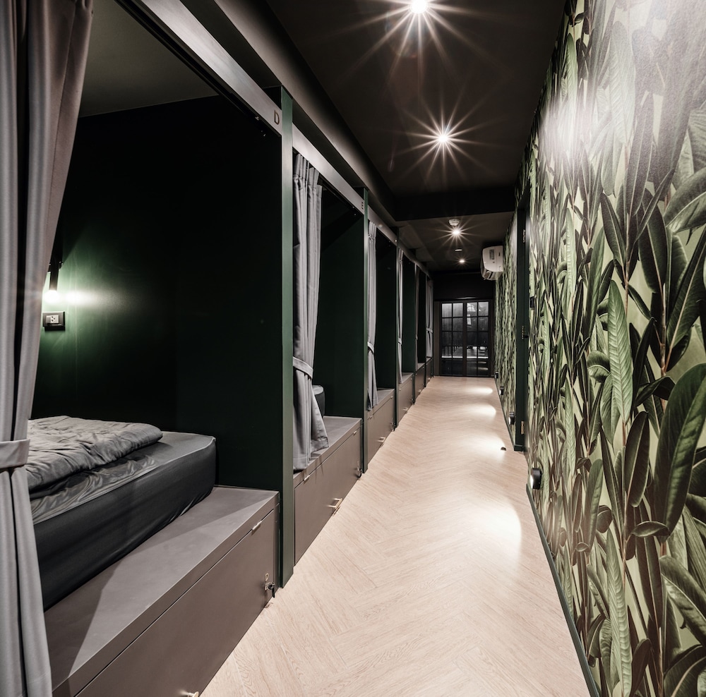 Standard Shared Dormitory, Women only, Shared Bathroom photo 2