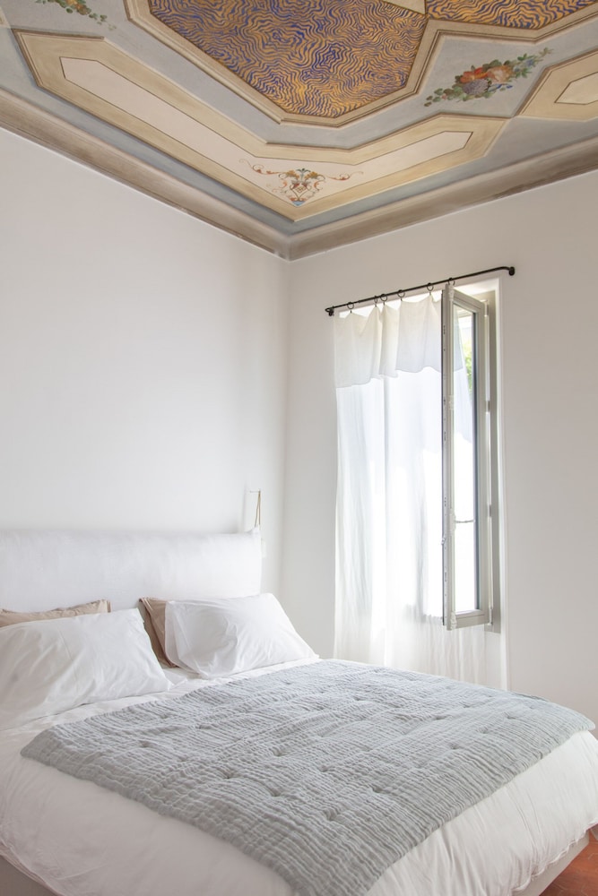 Junior Suite, 1 King Bed, Non Smoking, Garden View photo 1