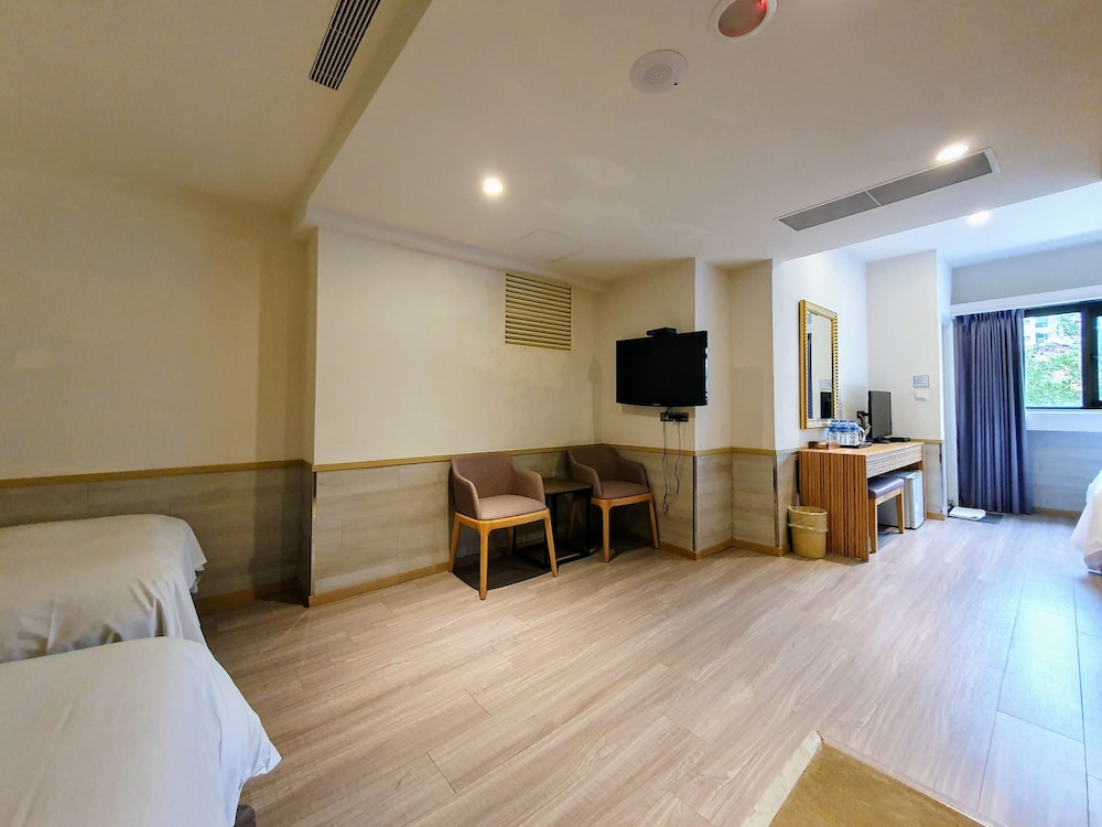 Five Persons Room photo 3