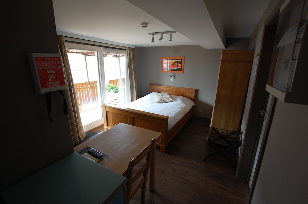Single Room, 1 Double Bed, Balcony (2nd floor) photo 3