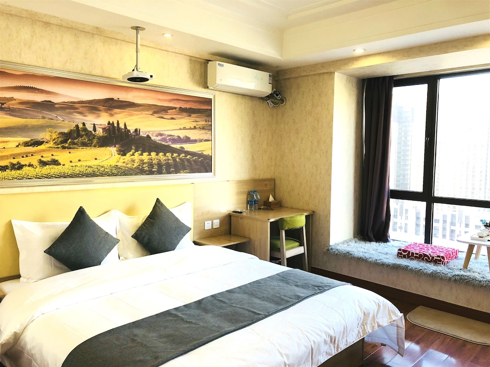 Deluxe Double Room with Giant Screen and View