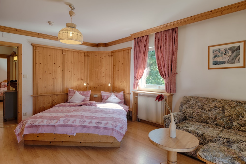 Double or Twin Room photo 3