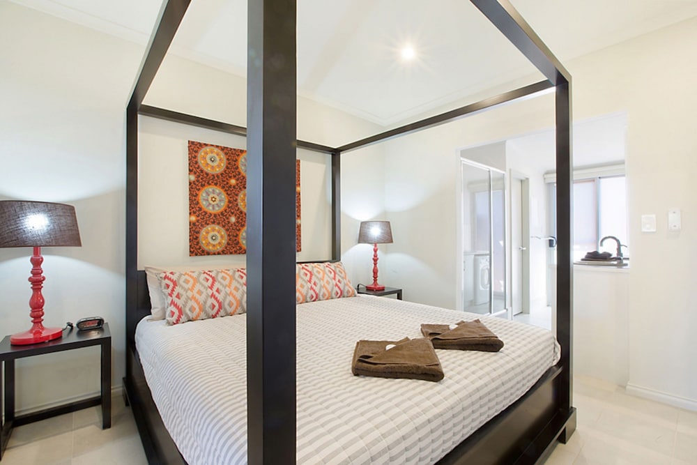 Deluxe Apartment, 1 King Bed, Non Smoking, Kitchen photo 2
