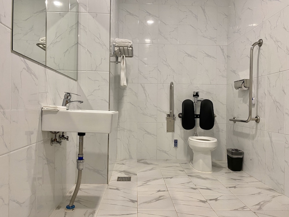 Standard Double Room, Accessible, Ground Floor photo 3