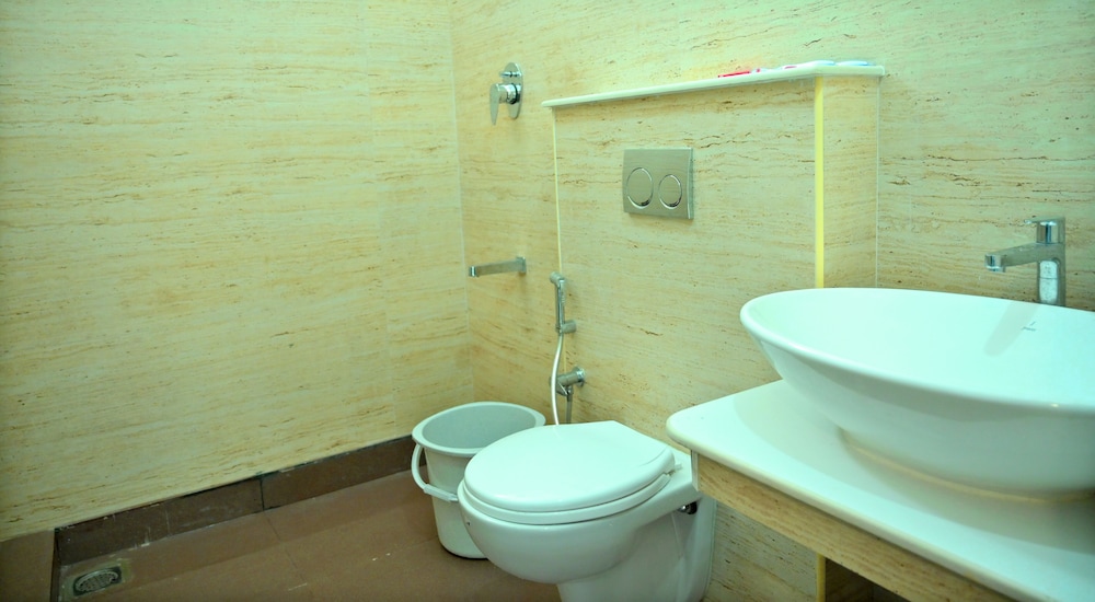 Deluxe King Room - Photo 2