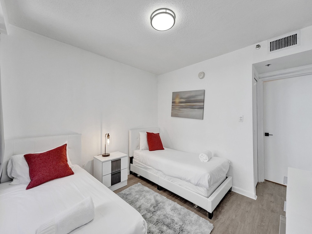 Amazing Ocean View Condo 606