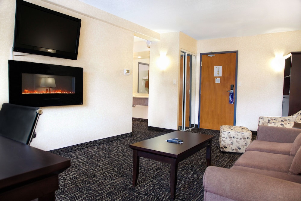 Executive Suite, City View - Photo 4