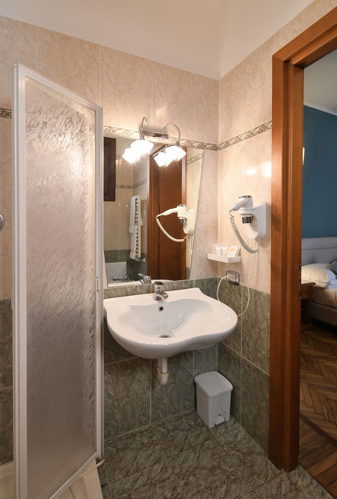 Basic Double Room - Photo 10