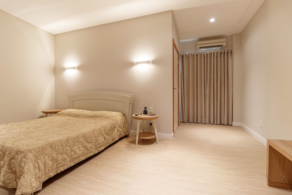 Superior Studio Suite, Multiple Beds photo 2