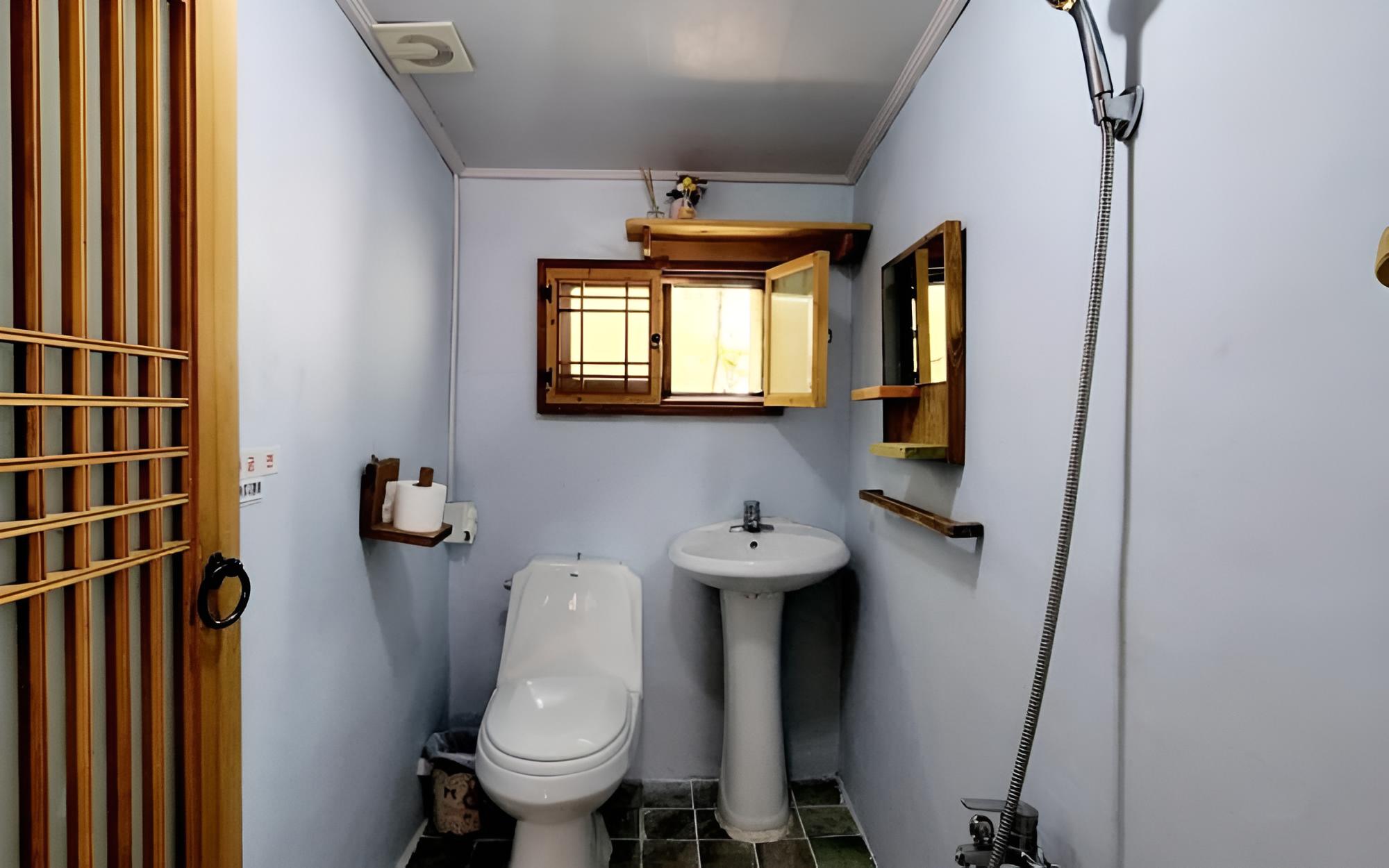 Room (Main Building (Unshared House with In) - Photo 7