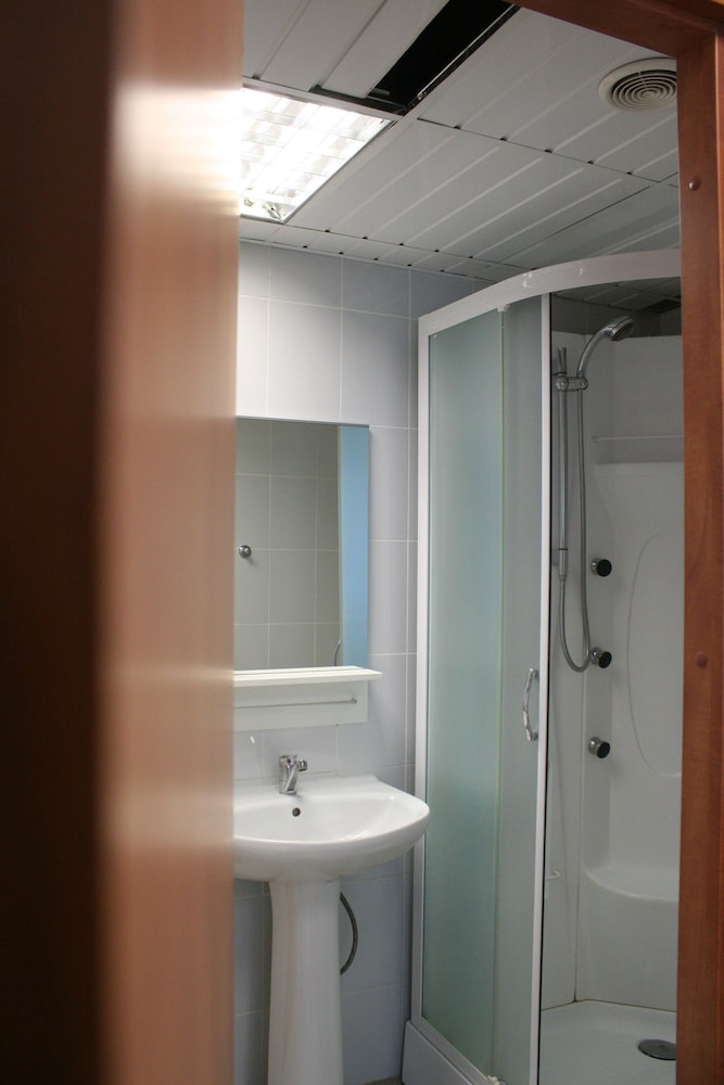 Economy Room photo 3