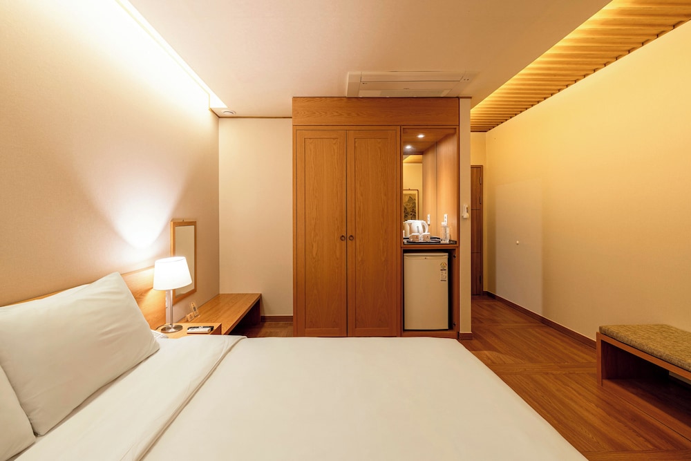 Standard Double Room (Korean Style, No Parking) - Photo 4