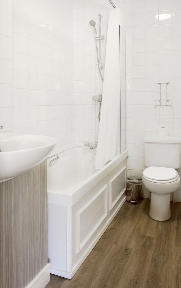 Standard Twin Room, Ensuite - Photo 3