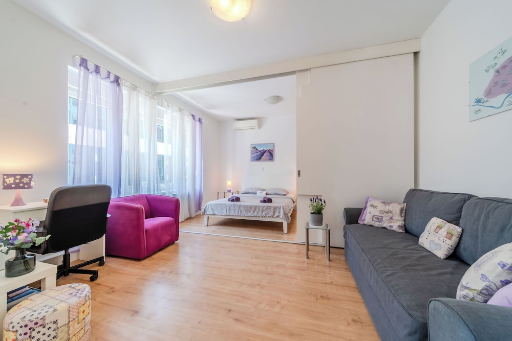 Family Studio (Lavanda Apartment With Terrace)