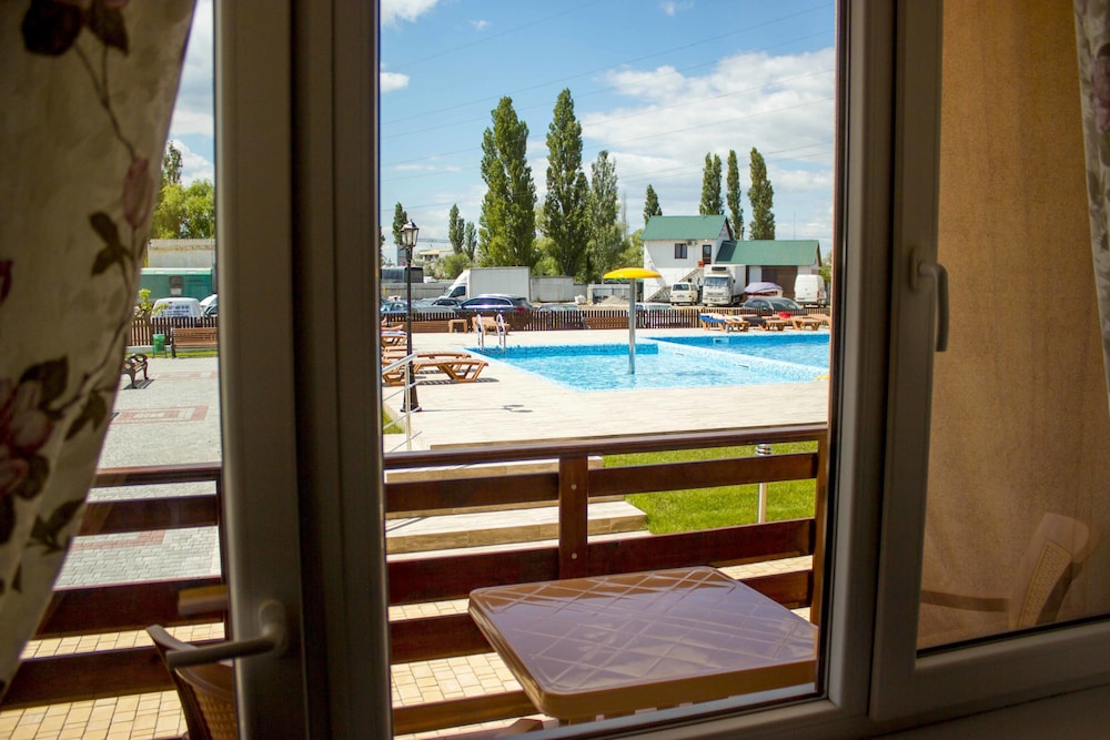 Standard Quadruple Room, Pool Access photo 2
