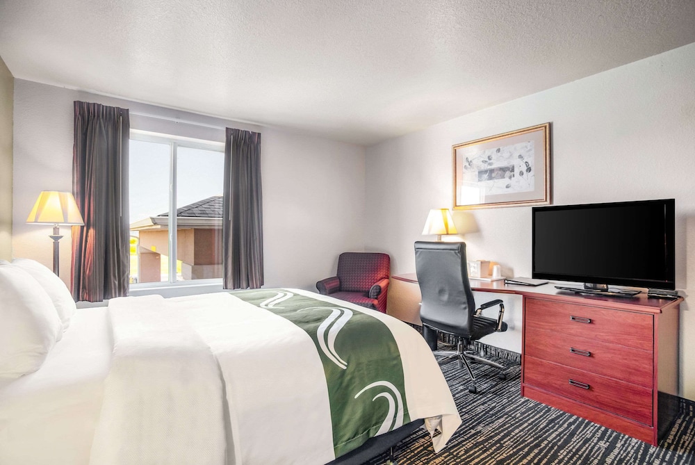 Standard Room, 1 King Bed, Non Smoking (Shower) - Photo 1
