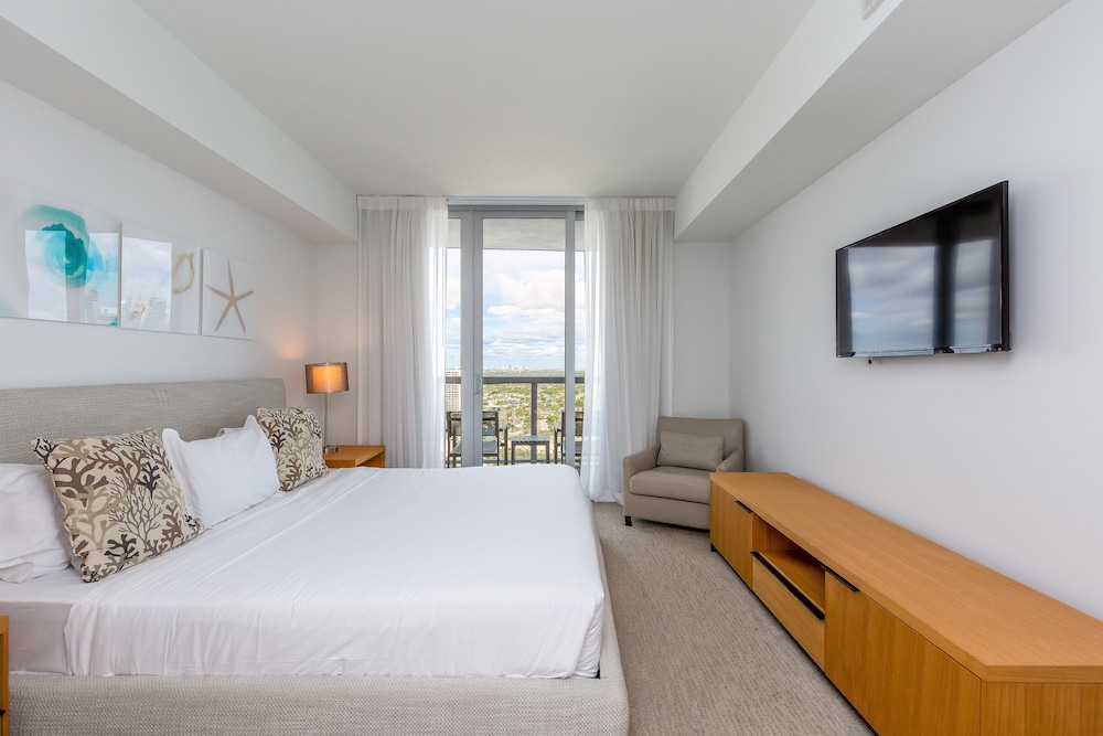 Luxury Condo, 2 Bedrooms, Kitchen, Bay View photo 1