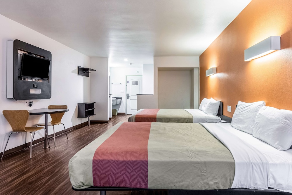 Deluxe Room, 2 Double Beds, Accessible, Non Smoking photo 2