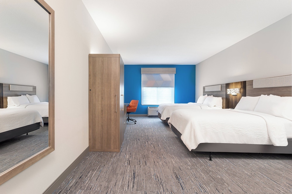 Standard Room, 2 Queen Beds, Accessible - Photo 1