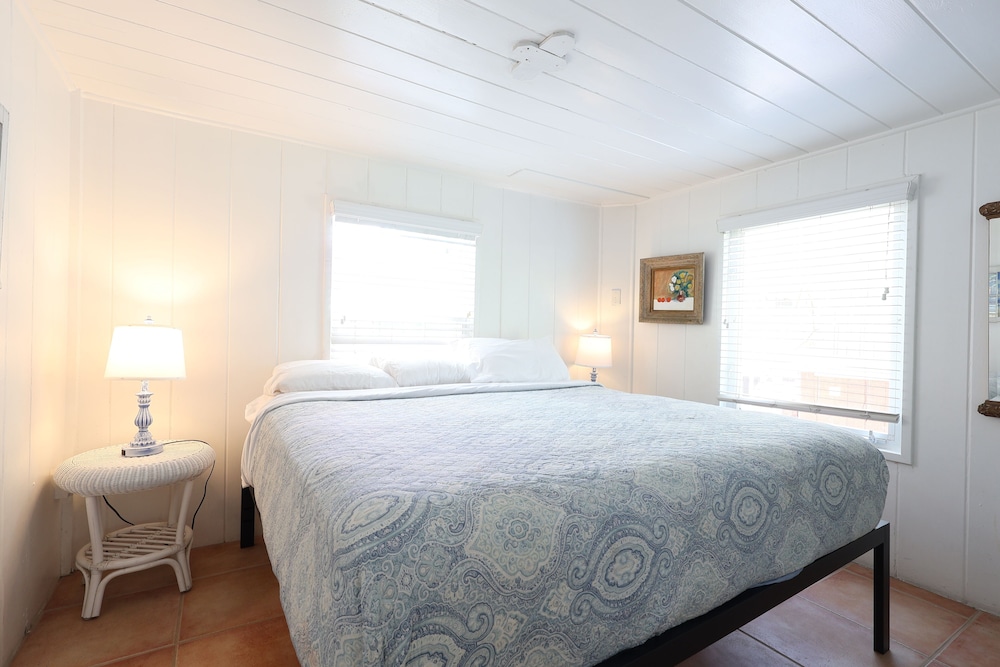 5306 Avenida Navarra, Siesta Key, FL W/jacuzzi