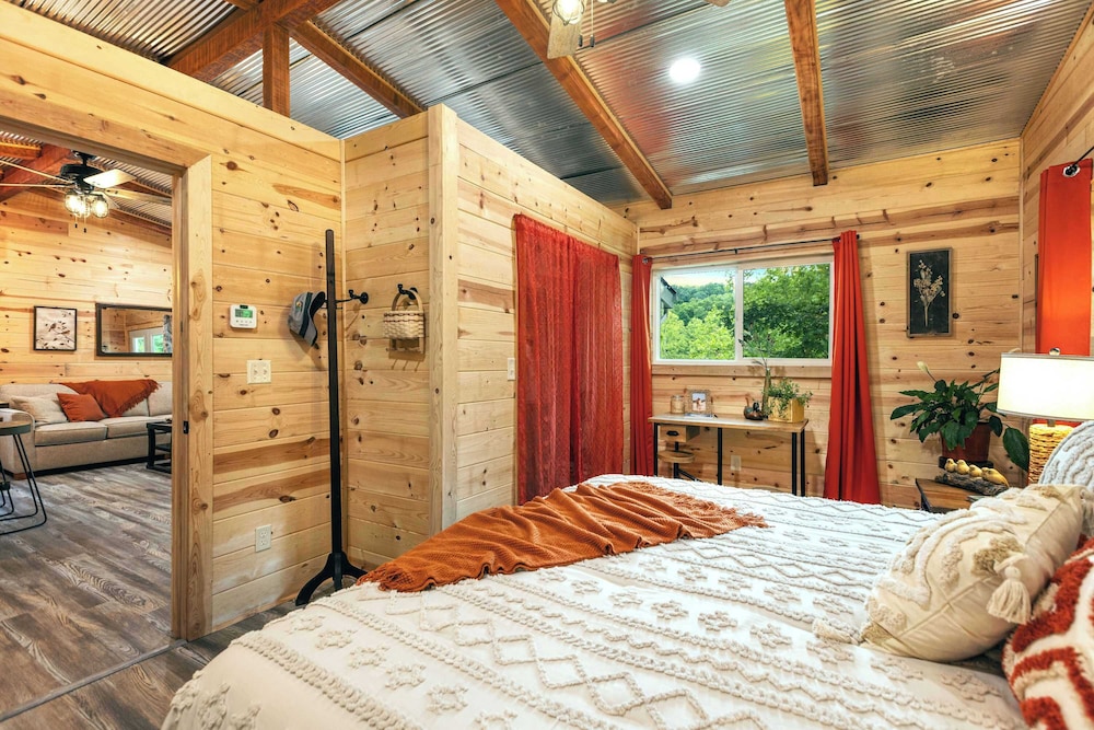 Cabin, Multiple Beds, Kitchen (Cozy Cove Cabin) photo 1