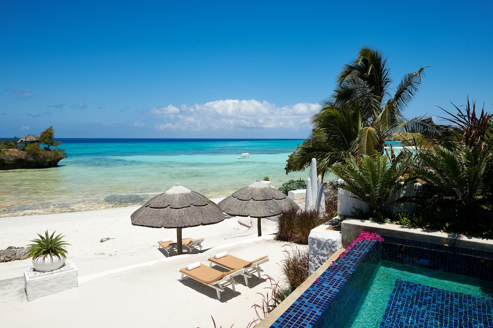 Traditional Room, 1 King Bed, Partial Ocean View photo 1