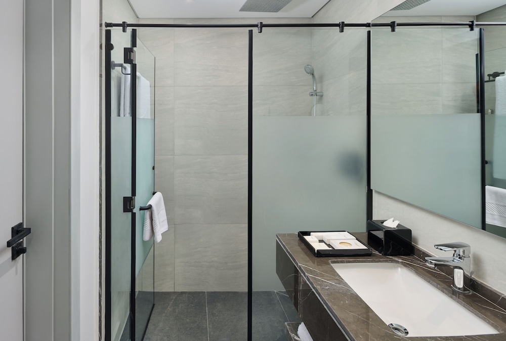 Grand Twin Room, City View (Deluxe  Smart) - Photo 5