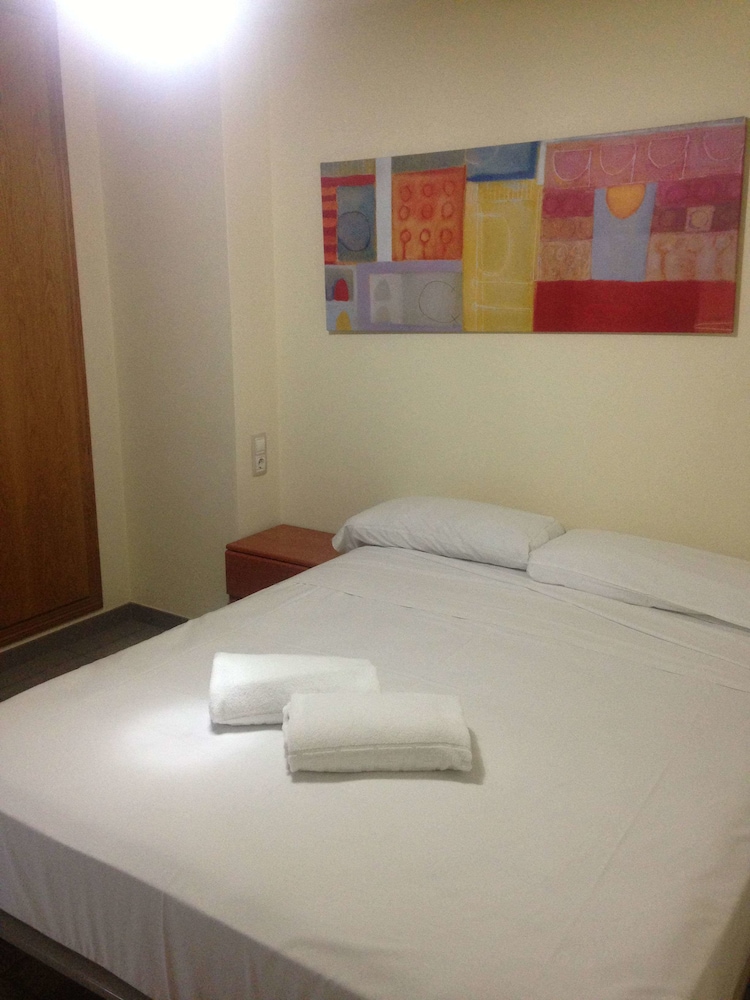 Economy Two-Bedroom Apartment (without sheets) photo 3