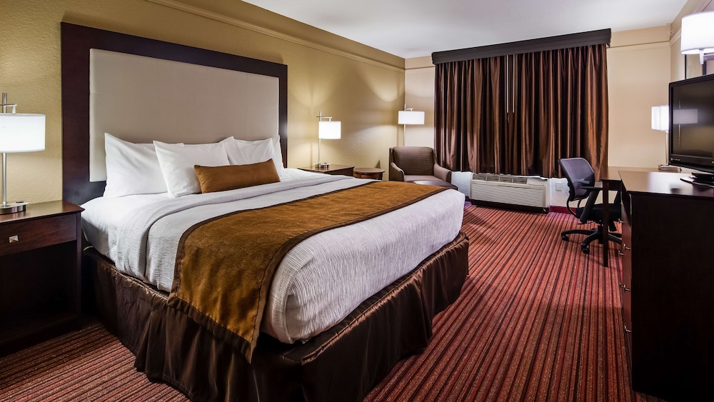 Standard Room, 1 King Bed, Accessible, Non Smoking - Photo 1